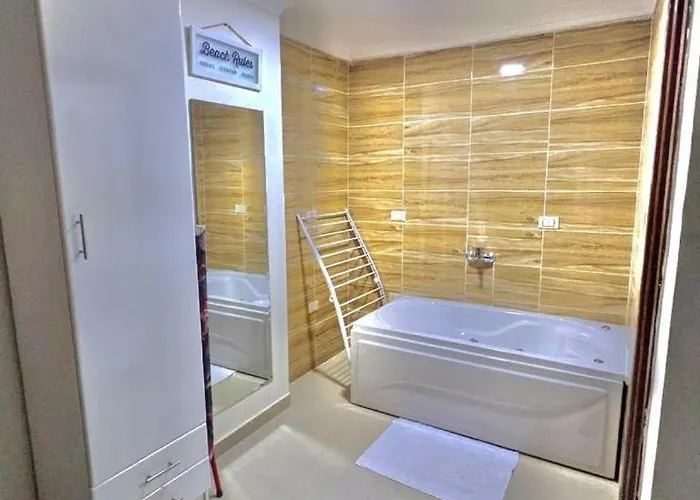 Fanta Sea With Private Jacuzzi - Al Ahyaa